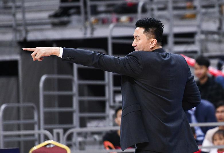杜锋透露中国男篮重组标准！老中青三代相结合，球迷放心了！(4)