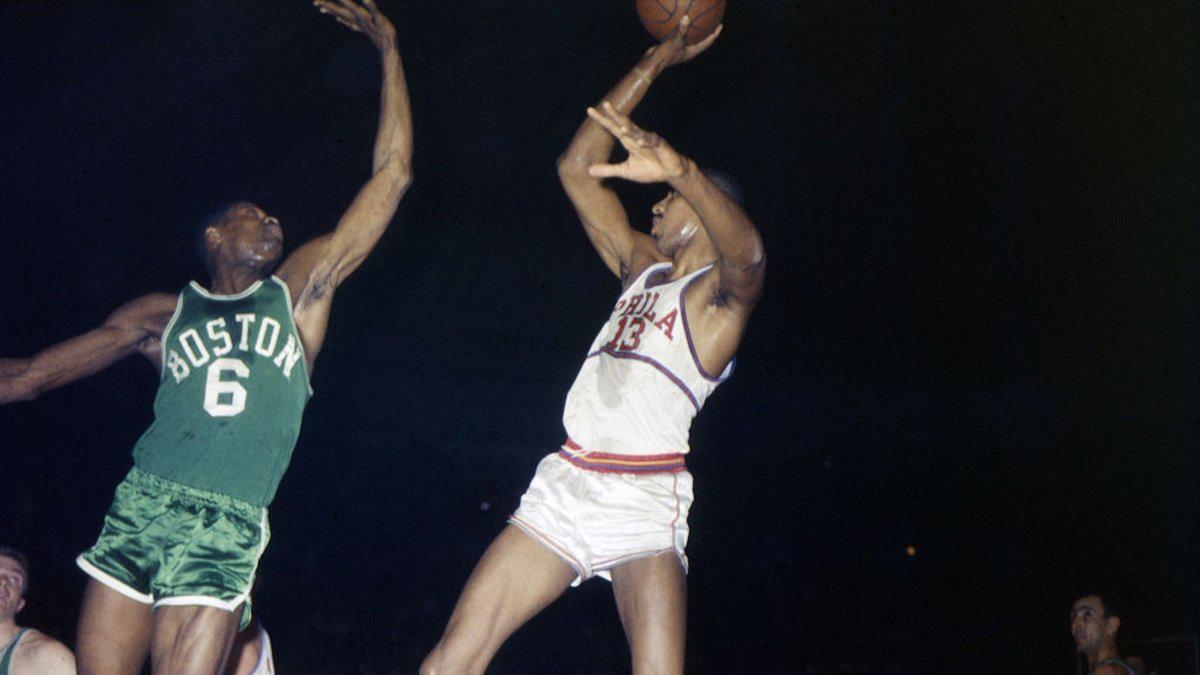 1960年的今天张伯伦拿到55板打破拉塞尔保持的篮板球纪录(1)