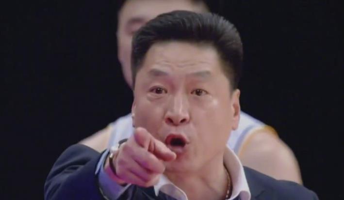 深度：李春江事件折射CBA裁判困境教练集体杜锋化非中国篮球之幸(1)