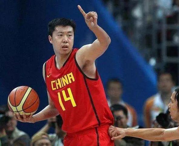 王治郅是中国篮球界进入NBA的第一人，退役后有了新职务(2)
