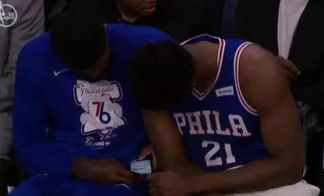 NBA为何禁止球员在替补席使用手机？有4大原因，懂的都是老球迷！(1)