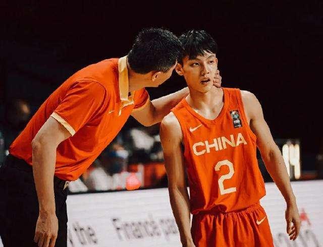 中国男篮三大顶级新秀后卫：姜伟泽表现惊人，但徐杰更适合国家队(3)