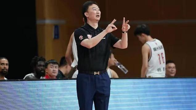 可喜可贺！青岛男篮抢先一步签下刘维伟，预计下赛季接任主教练(2)