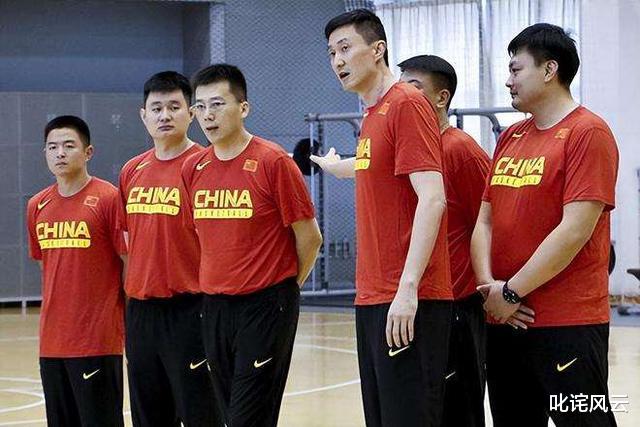 早9点，中国男篮5人首发敲定，杜锋押宝1人，球迷表示很意外(2)