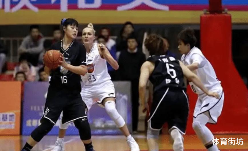 32+14！女姚明吊打职业球队如有神助，身高2米27，有望登陆WNBA！(2)