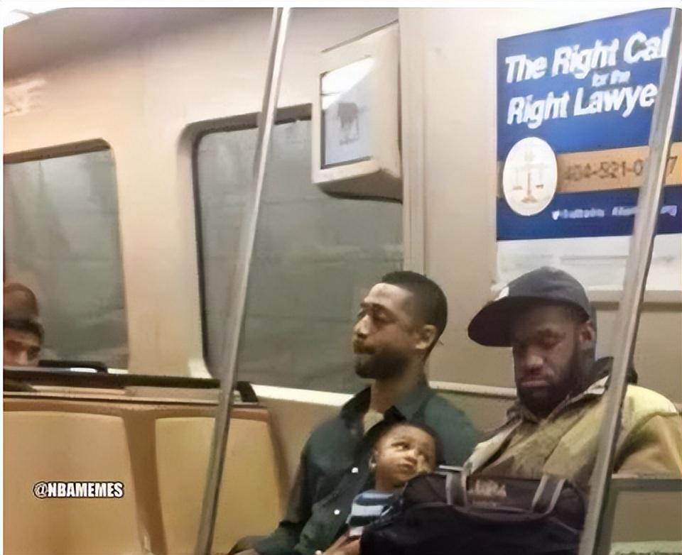 路人撞脸NBA球星：山寨版詹韦带孩子坐地铁，杜兰特有点辣眼了(1)