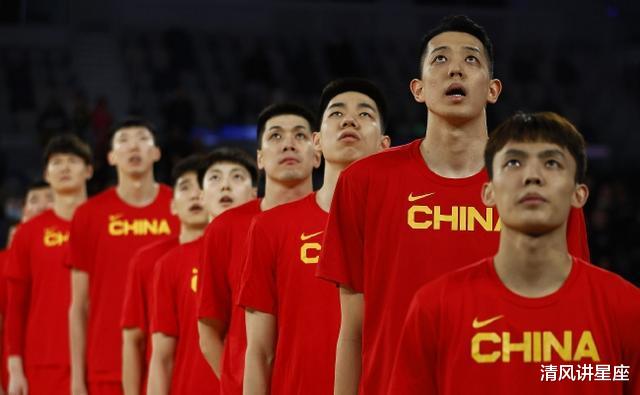 中国男篮单节比赛仅拿三分原因曝光，教练队员起内讧，输球谁之过(1)