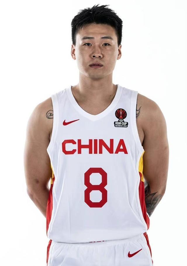 缺兵少将的中国男篮不被看好，翟小川一席话却打动了球迷的心(5)