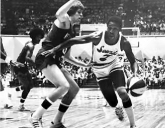 突发：NBA向前ABA球员支付2500万美元。对于这些成为篮球先驱的球员（许多人陷入困境）来说，改变了他们的生活。(2)