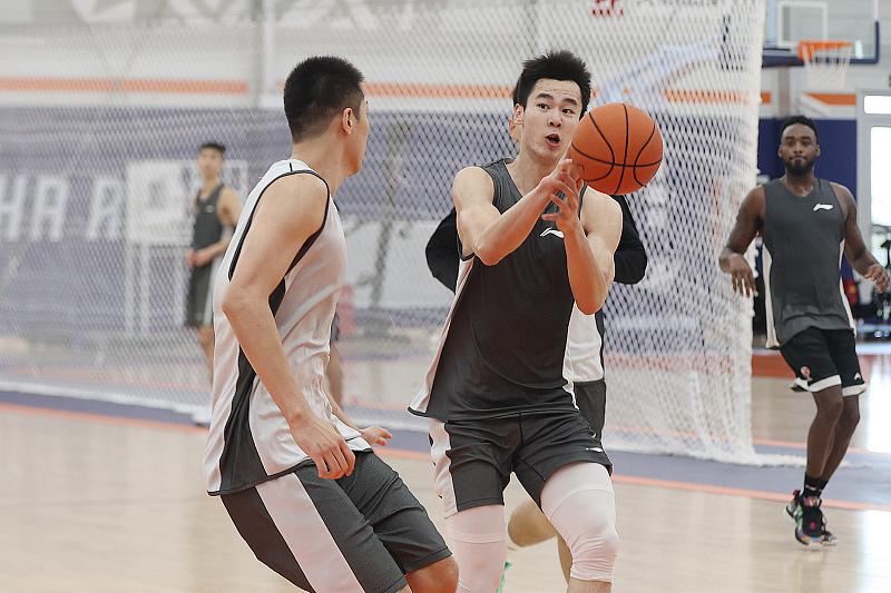 郭昊文，篮球男孩的快乐，演绎着浪子回头金不换的篮球故事(2)