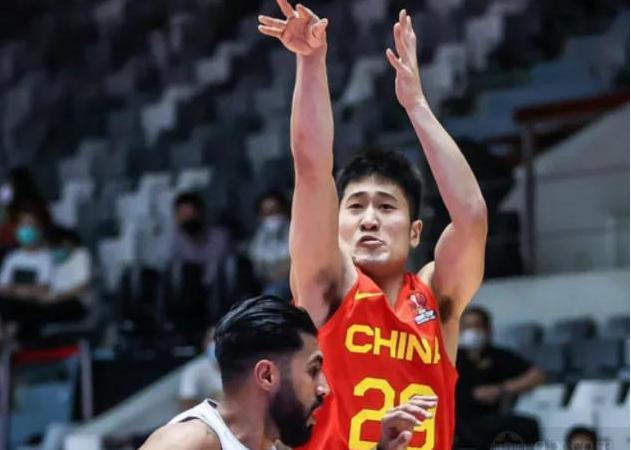 谁能想到2022年男篮亚洲杯小组赛中国男篮的前两场比赛的关键人物竟然是他们(2)
