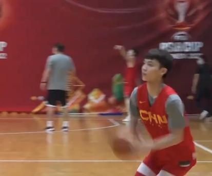 中国男篮赛前训练，全队苦练三分球，期盼延续万炮齐轰的手感(4)