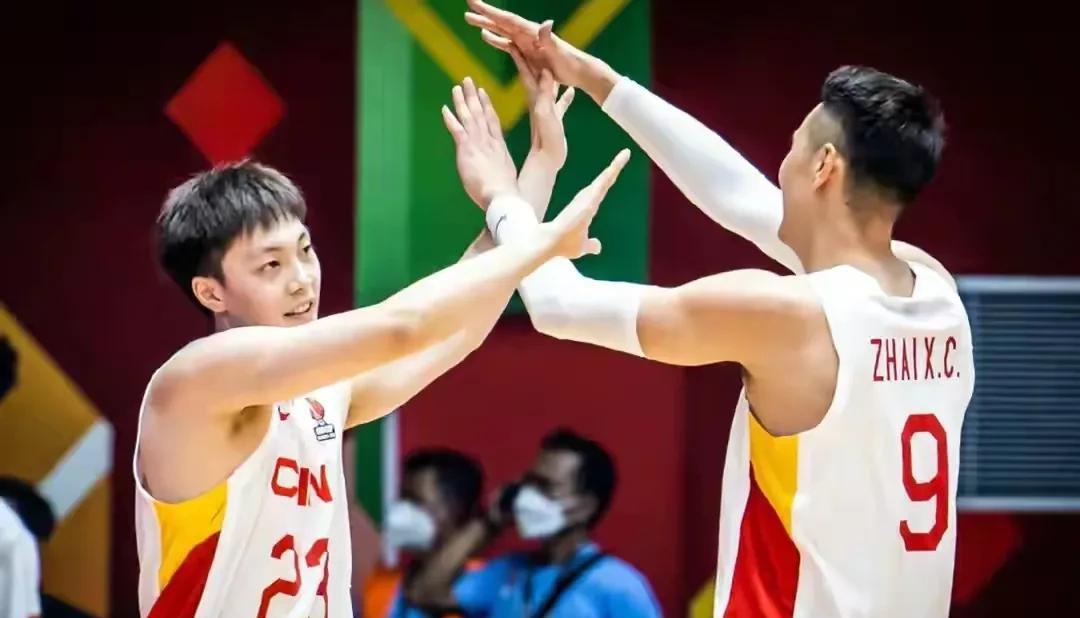 中国男篮引起争议最大的2名球员，杜锋接下来大调整！徐杰可惜(1)