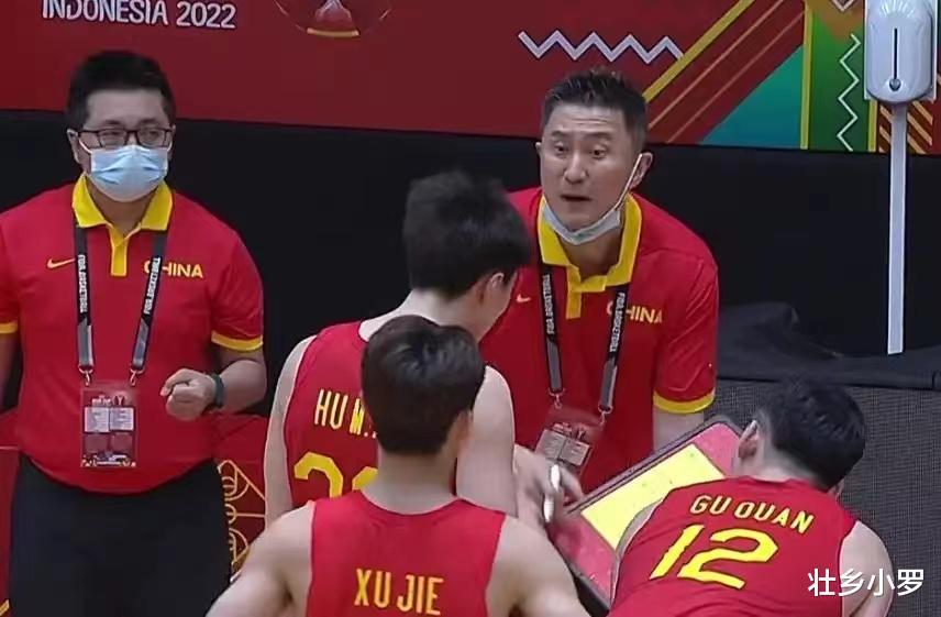 中国男篮球员基本功太差，姚明，易建联都退役了，回到巅峰太难了(3)