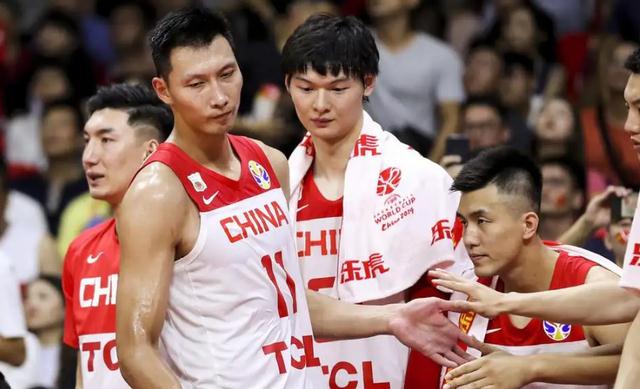 中国男篮赢球10小时，杜锋收坏消息，球迷担心的事情发生！(4)