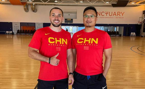 外籍助教告别中国男篮，不忘感谢杜锋，训练水平遭球迷吐槽(5)