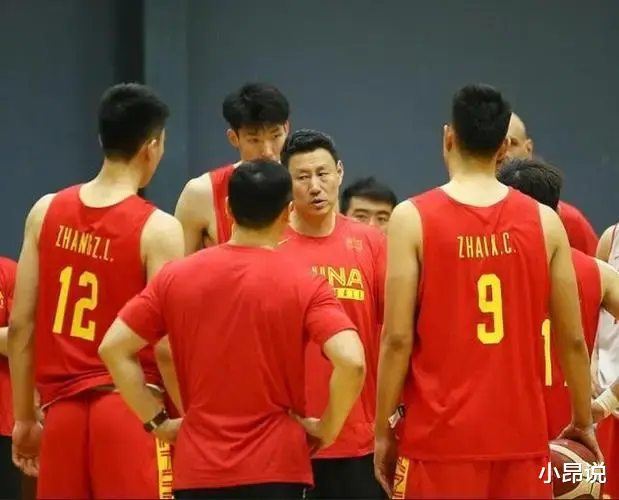 理论上规划后卫最有效果，但是中国男篮的锋线现在可以说无人可用(2)