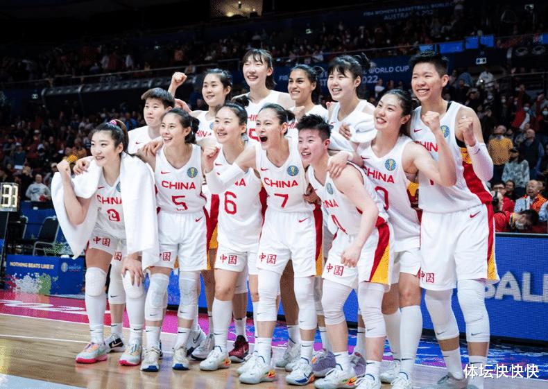 怕被喷？中国女篮晋级四强，除易建联外，现役男篮没人公开发声(1)