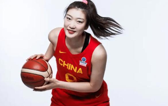 武汉奖300万，女篮球员仅拿100万，落选球员也有份，篮协拿得太多(4)