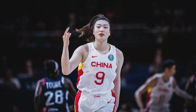 假如中国女篮有两名李梦这样的锋线球员，能打过美国女篮吗？(1)