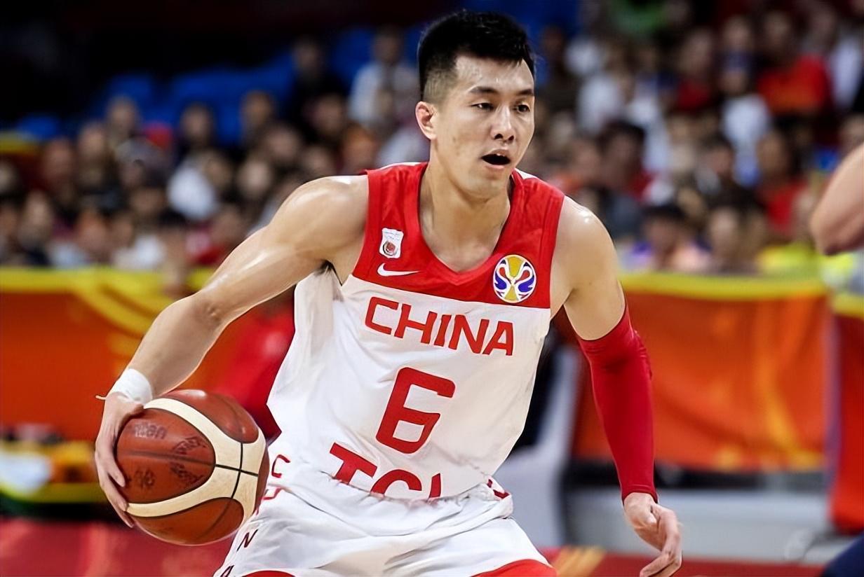 中国篮球再遭质疑，CBA吹罚不公，郭艾伦怒赞，媒体人一致发声：不理解！(2)