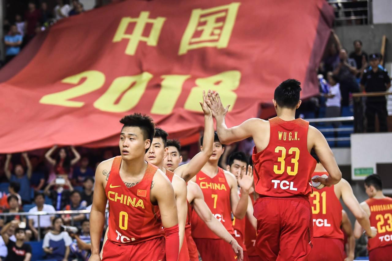 中国篮球再遭质疑，CBA吹罚不公，郭艾伦怒赞，媒体人一致发声：不理解！(4)