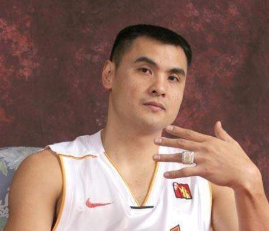 战神刘玉栋升官赴任，效仿巴特尔主管一方，中国篮球终于看到希望(5)