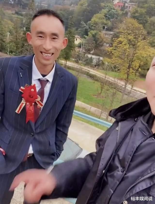 恭喜！35岁网红“贵州科比”正式结婚，头车是宾利，网曝天入25万(4)