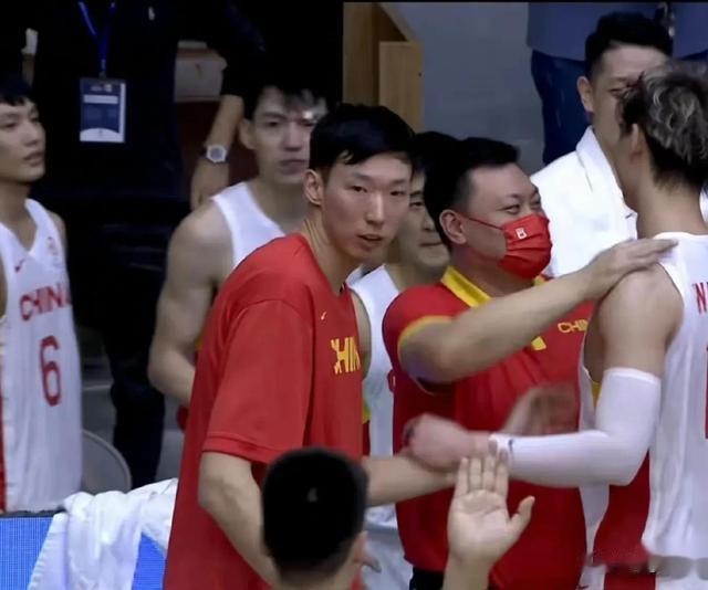 中国男篮锁定世界杯门票，杜锋感谢周琦，哈达迪被王哲林打服了(2)