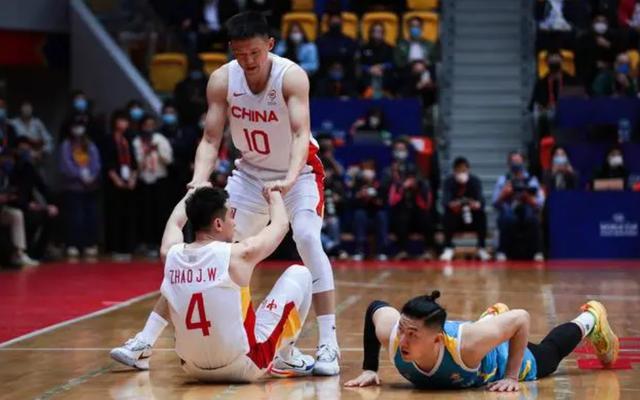 中国男篮12分战胜哈萨克斯坦，两顽疾没有改观，弃用胡金秋可惜(1)