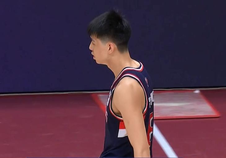 广州末节崩盘，实力差距较大，崔永熙被针对
CBA季后赛，积分榜第一的浙江男篮主场(1)