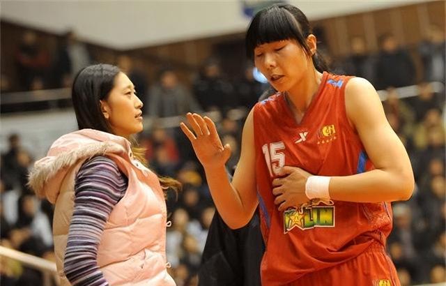 中国女篮前队长陈楠近况：退役后嫁给公务员男友，生下2个儿子(7)