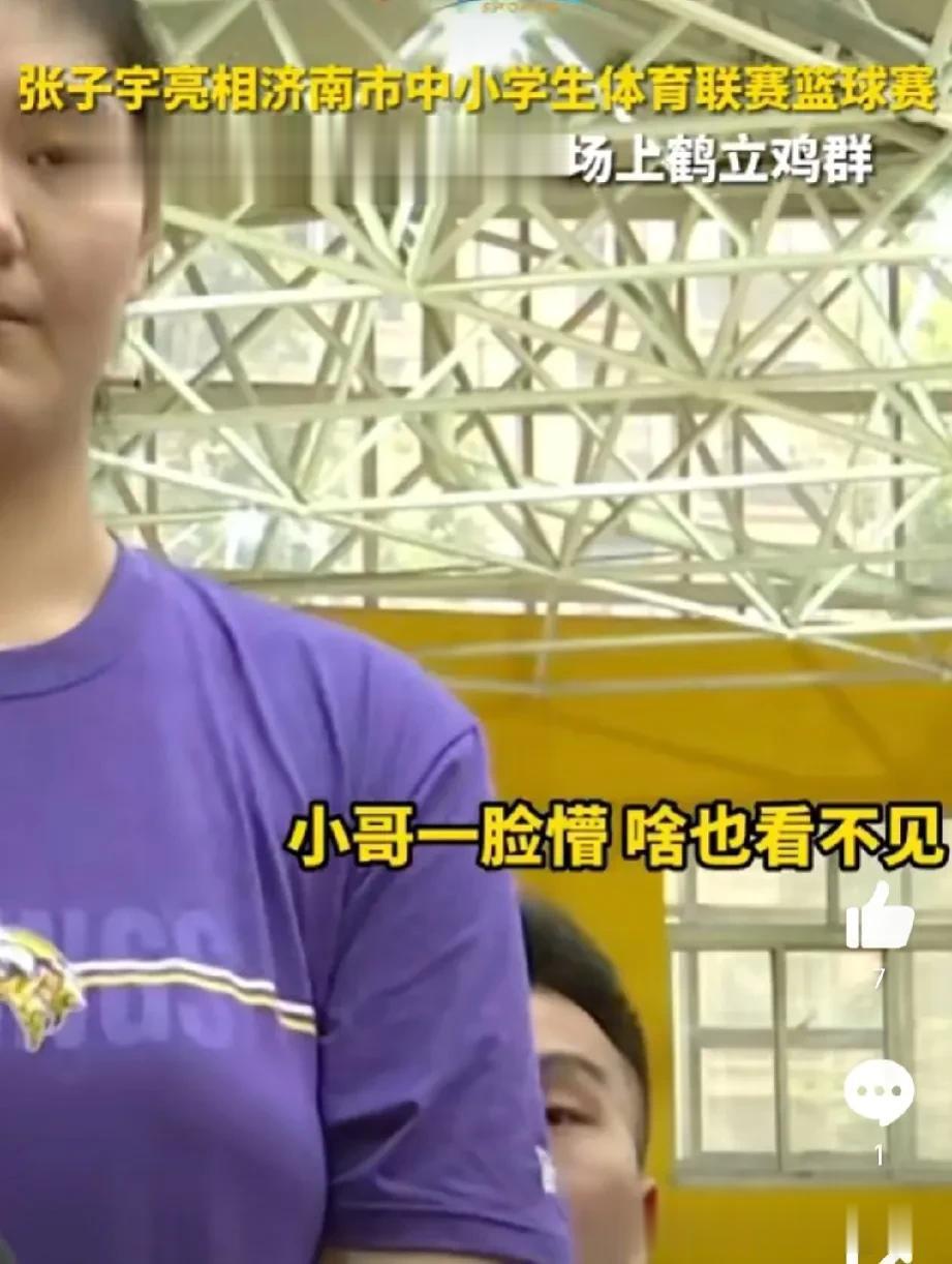 16岁身高2.27的的张子宇亮相济南市的中小学生体育联赛篮球赛，女篮苗子鹤立鸡群(2)