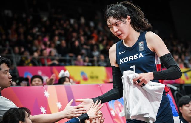 双核发威！中国女篮全胜晋级，锁定世界杯资格&奥运会资格赛资格(4)