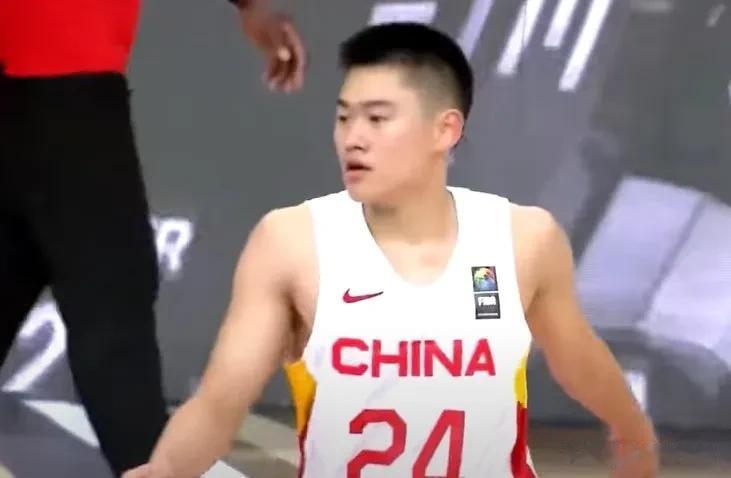 五年之后的他们将是中国男篮的铁打核心！
1.一号位赵维伦，身高1.80米，目前1(1)