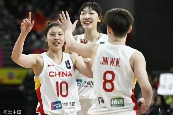 中国女篮上一次拿到亚洲杯冠军还是2011年，那是苗立杰等黄金一代在亚洲杯的谢幕演(1)
