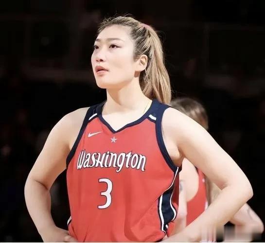 李梦进入轮转！韩旭饮水机管理员！
两位中国女篮核心本赛季WNBA对比:
    (1)