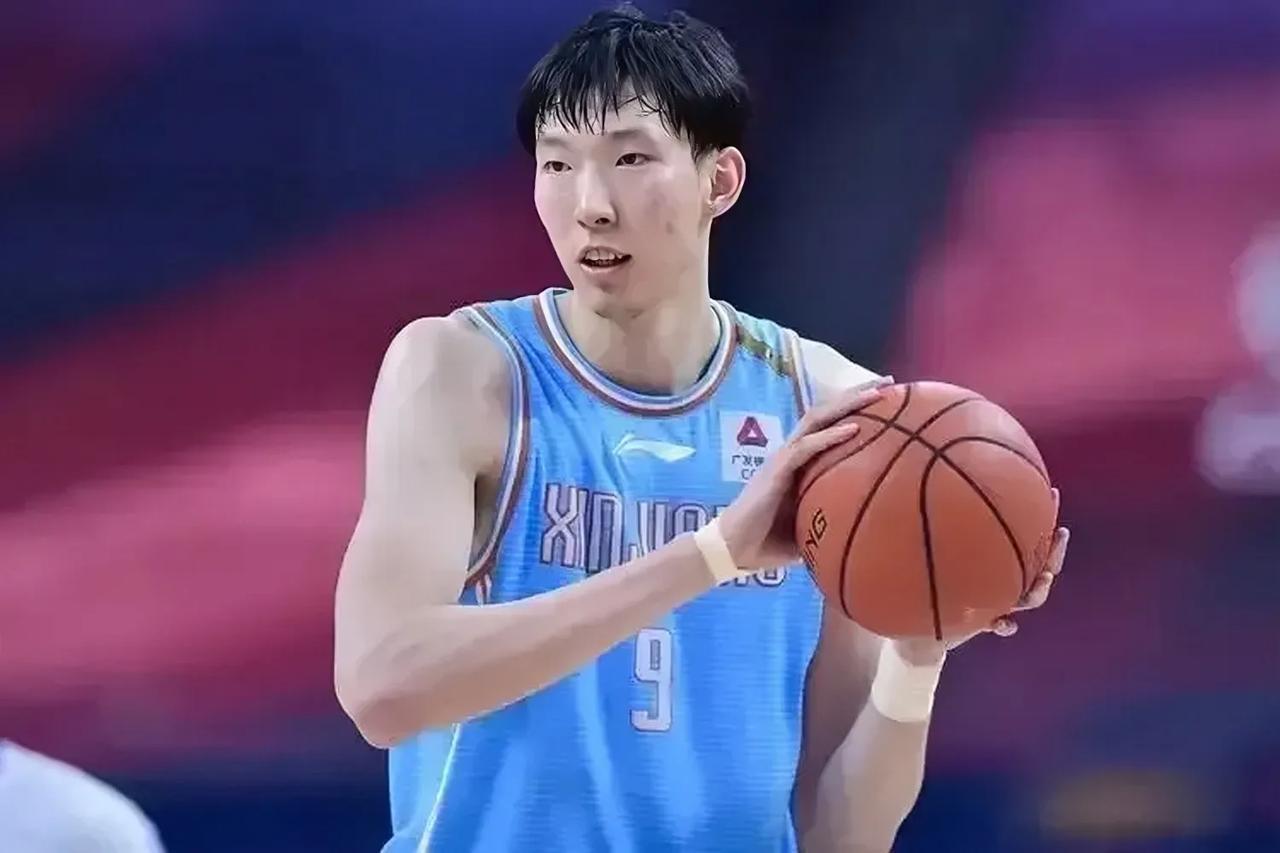 中国篮球四大遗憾：
1.郭艾伦，作为中国的顶级控卫，却无缘国家队，无法为国效力。(4)