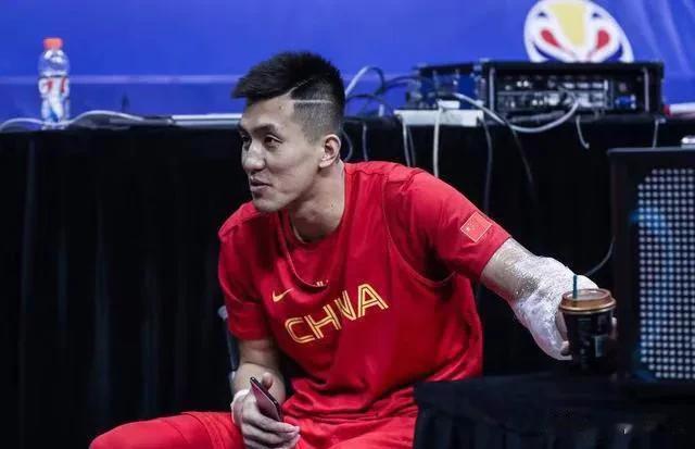 男篮世界杯，中国队没有郭艾伦真不行

郭艾伦的特点就是会得分，在球队陷入得分荒的(1)