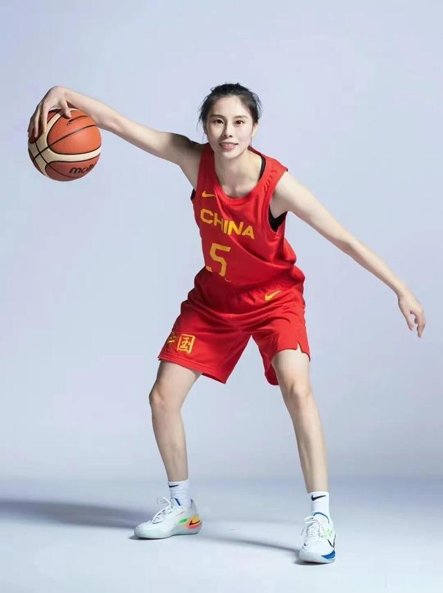 中国女篮王思雨（美图16张）：无论球技，还是颜值，都火了(1)