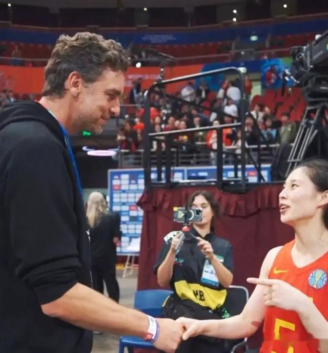 中国女篮王思雨（美图16张）：无论球技，还是颜值，都火了(4)