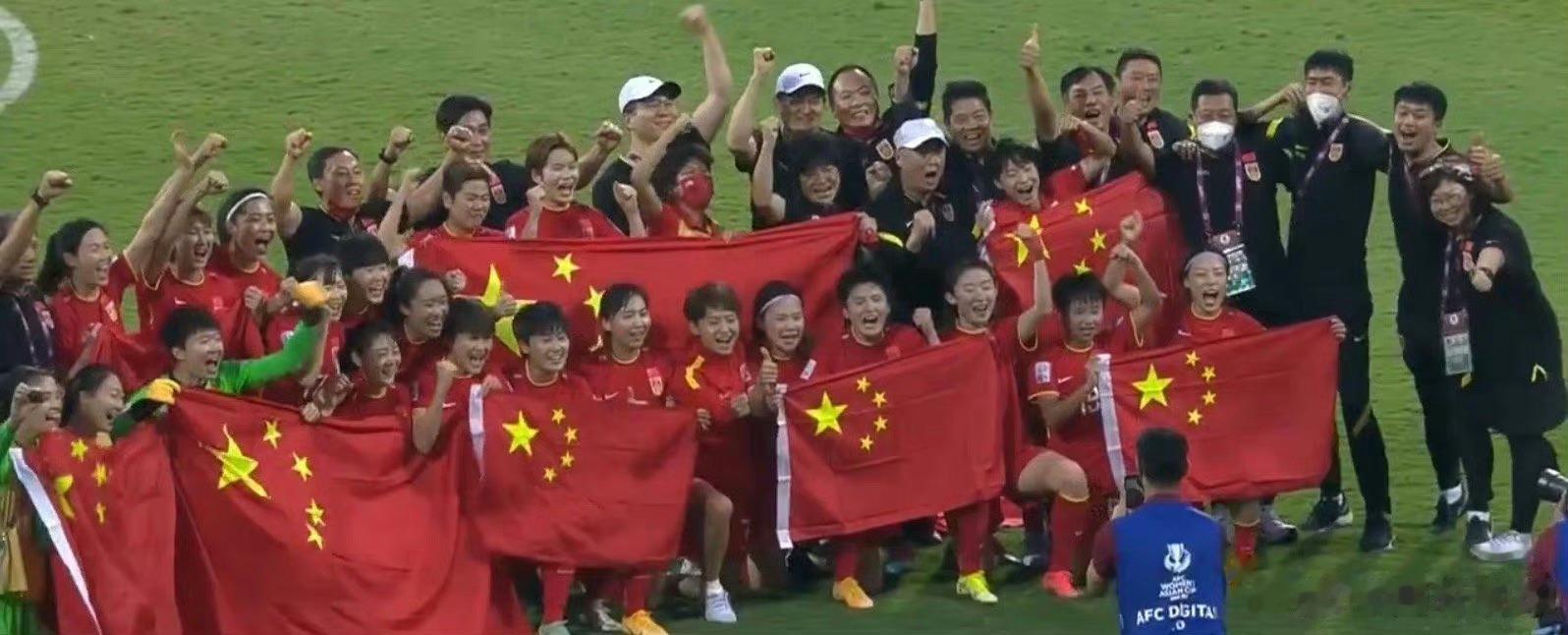 去年2月，中国女足战胜韩国，夺得亚洲杯冠军今年7月，中国女篮战胜日本，夺得亚洲杯(1)