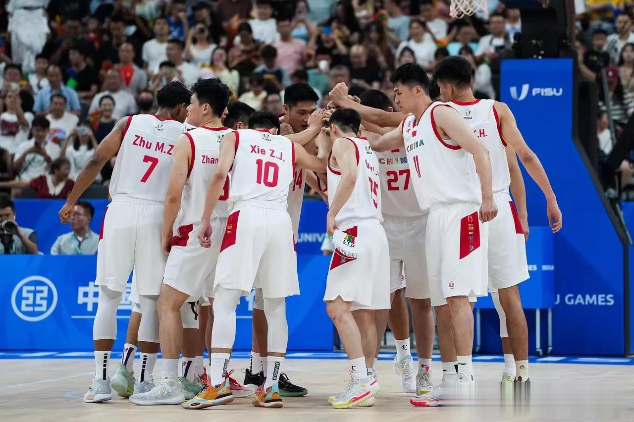 大运中国男篮75：71险胜蒙古大学生，主教练陈磊对三个人满意两个人不满意：
一：(1)