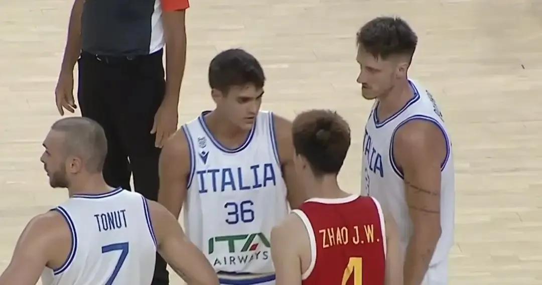 中国男篮61:79输给意大利男篮，让我无尽感言：
第一，李凯儿首秀，是全场唯一看(3)