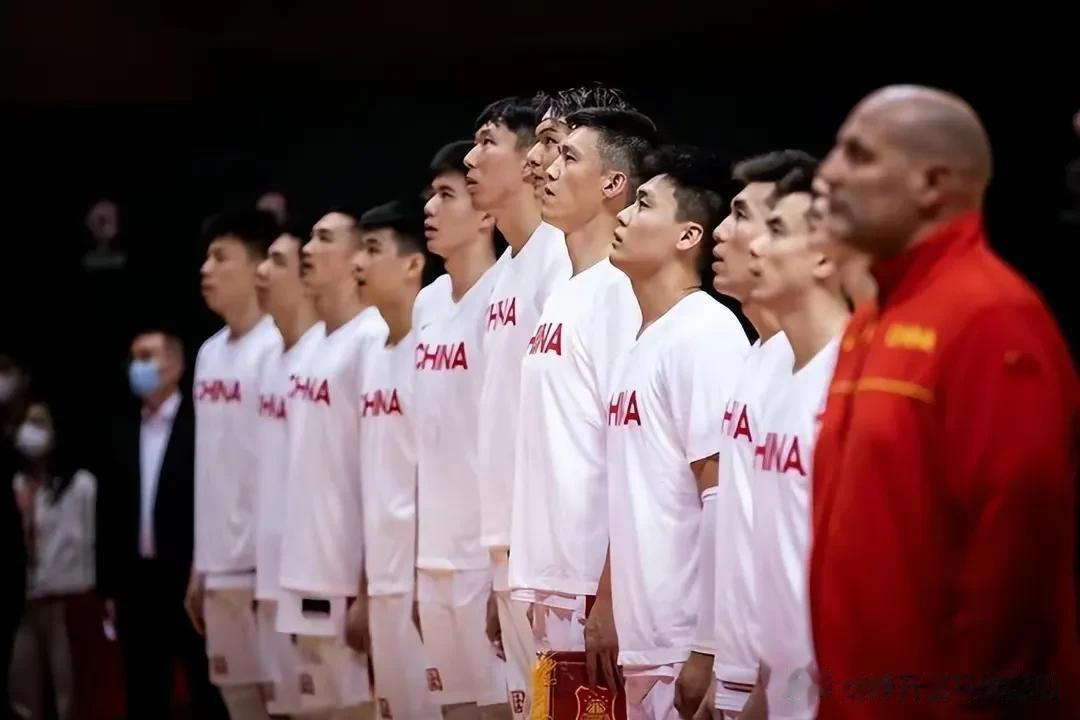 其实很多人对中国男篮的外线球员有个误区，我觉得现在有必要要纠正一下。
中国后卫不(3)