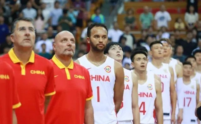 塞尔维亚队长盛赞：中国男篮后卫有实力打NBA，像哈登一样难防(1)