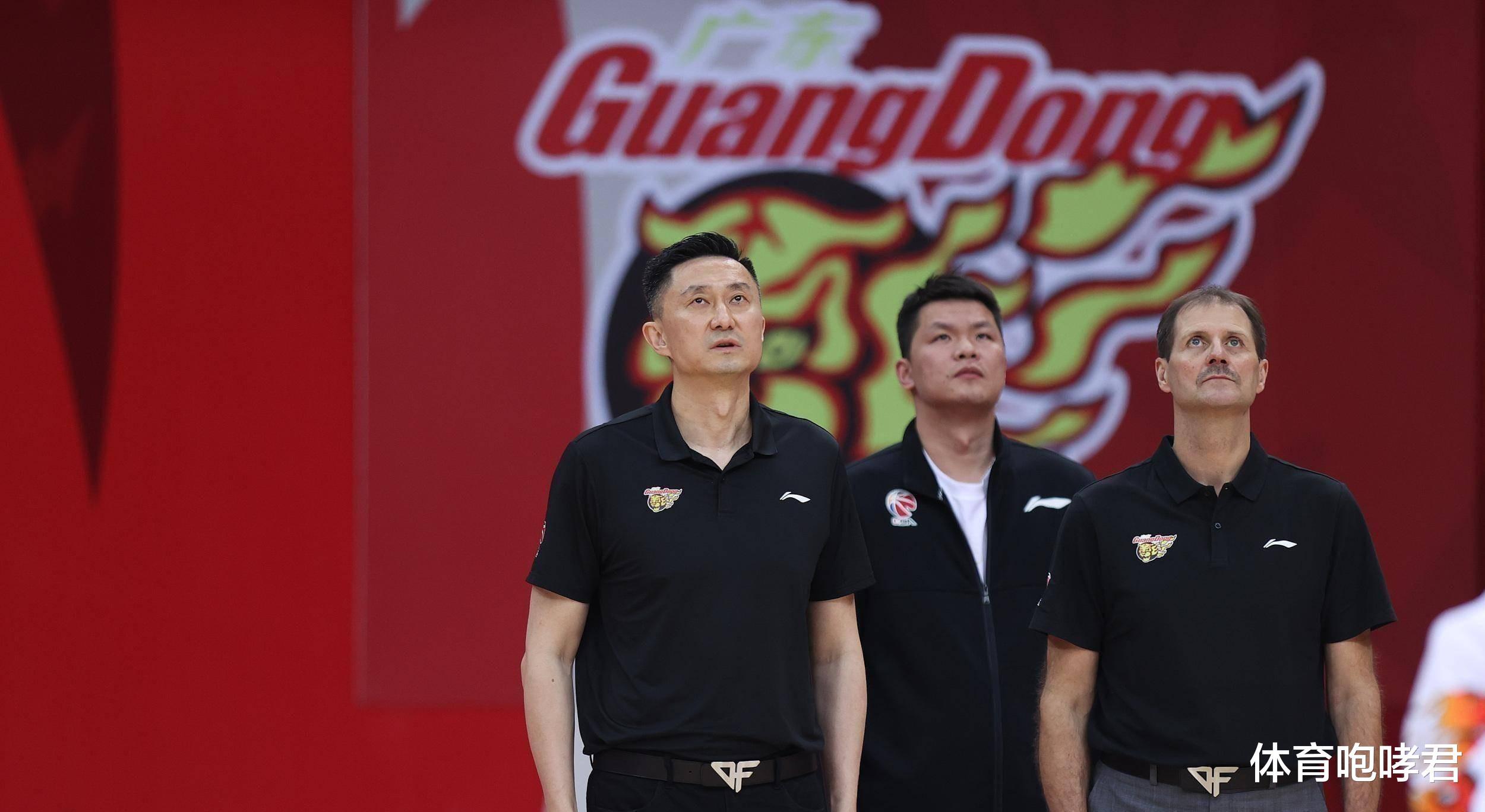 中国男篮出征世界杯前，杜锋做出意外决定，乔帅朱芳雨放心了(2)