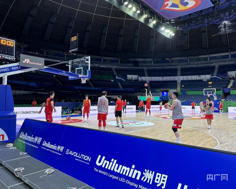 中国男篮举行世界杯赛前首个发布会(3)