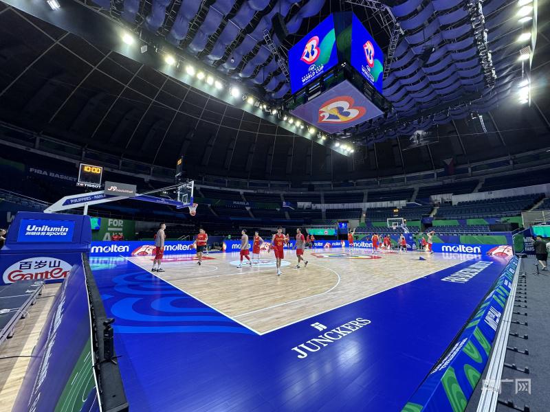中国男篮举行世界杯赛前首个发布会(4)