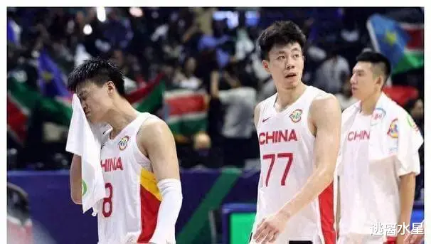 中国队无缘奥运会让杨健哭了，球迷给乔尔和赵继伟与裁判超级低分(1)